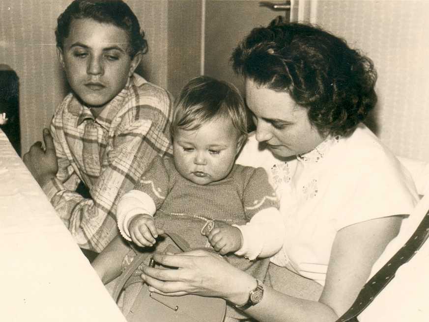 Doris mit Onkel und Tante - heute (06.01.) hat sie Geburtstag