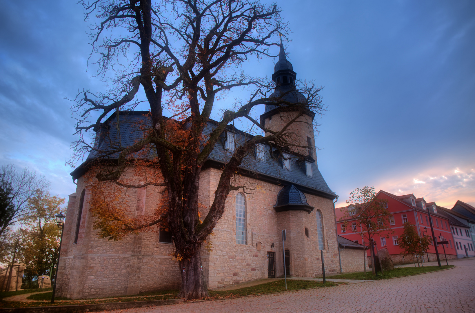 Dornburger Schlösser am Abend (8) - die Kirche nebenan