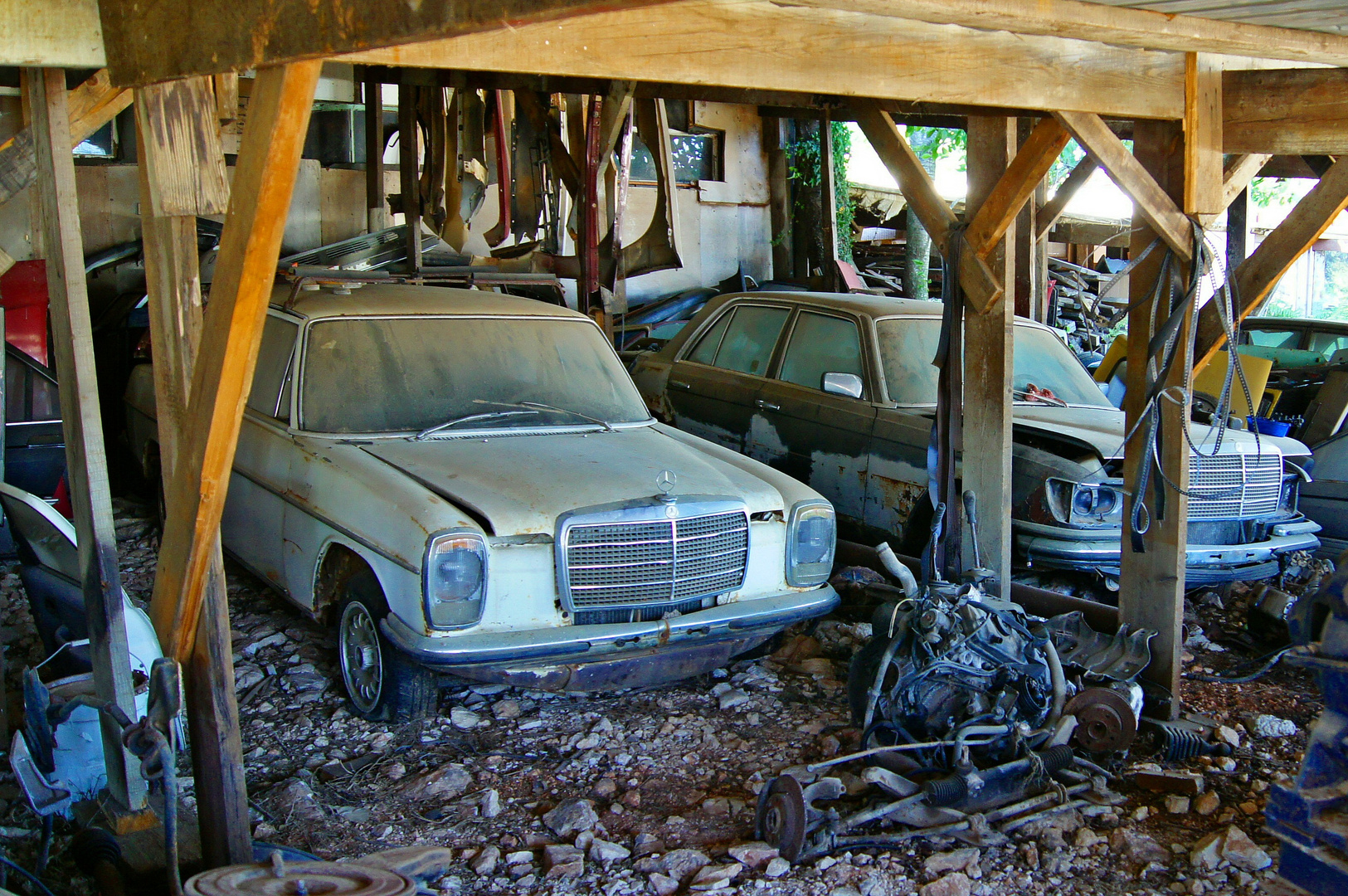 Dornröschenschlaf Schrottplatz Mercedes