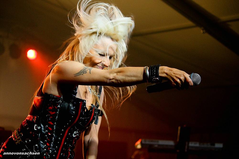 Doro@Rocking For Help