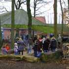 Dorstener Waldweihnacht / Beim Stockbrotbacken