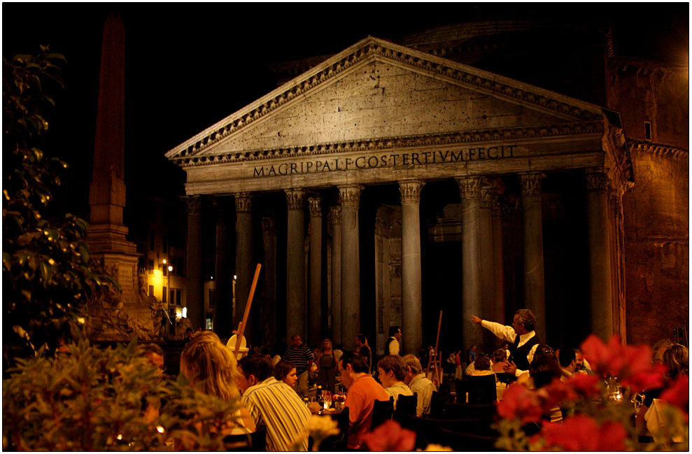 Dort oben links vom Pantheon,....