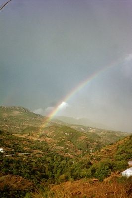 Dort wo das herz eines geliebten Menschen schlägt, entsteht ein Regenbogen...
