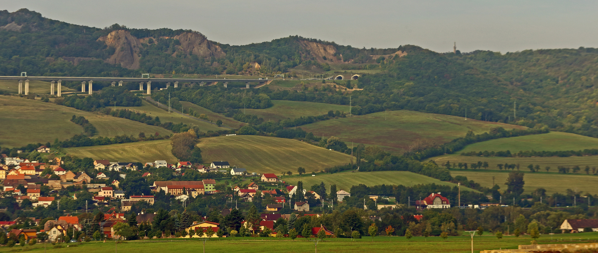 Dort wo die Autobahn nach Prag aus dem Berg kommt...