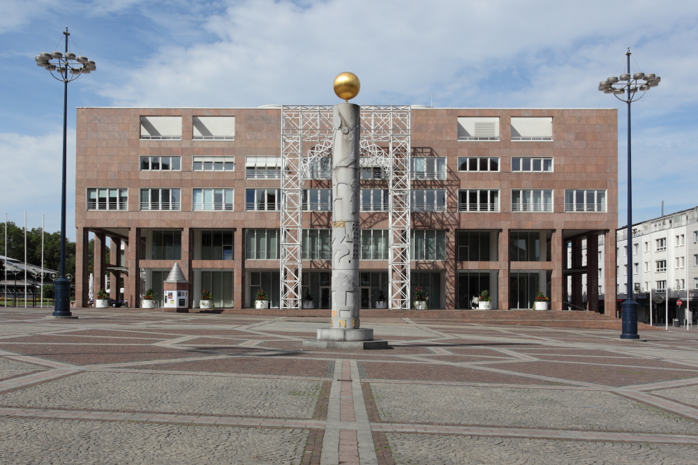 Dortmund Rathaus mit Friedenssäule