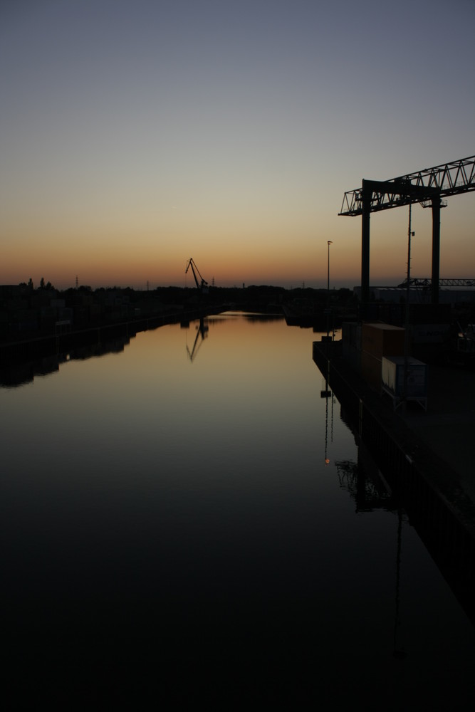 Dortmunder Hafen im Sonnenuntergang