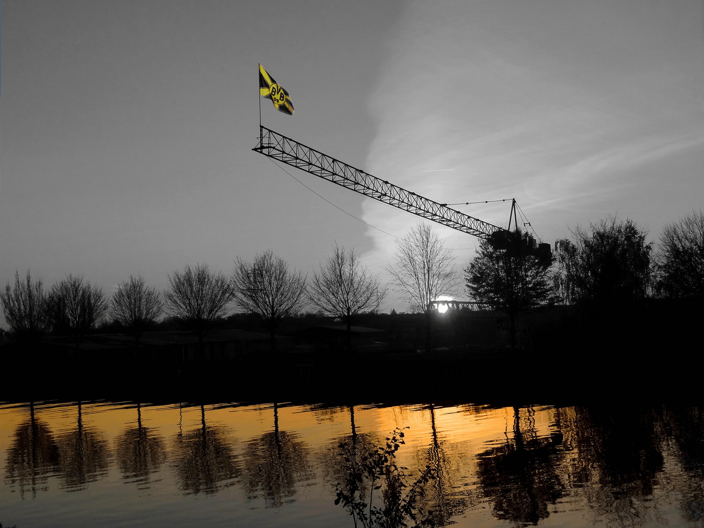 Dortmunder Hafen mit Fahne des BVB