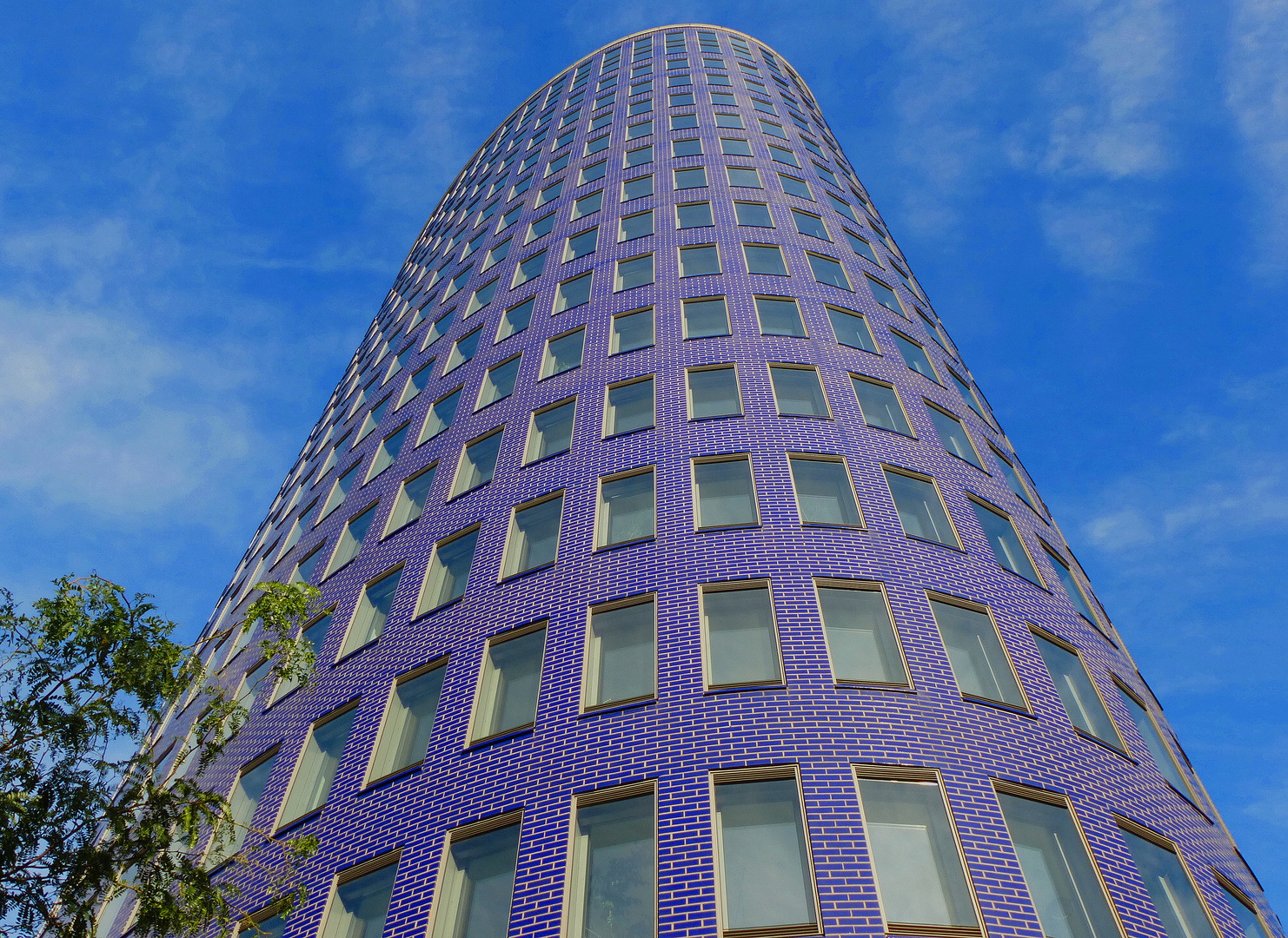 Dortmunder lila Bürohochhaus