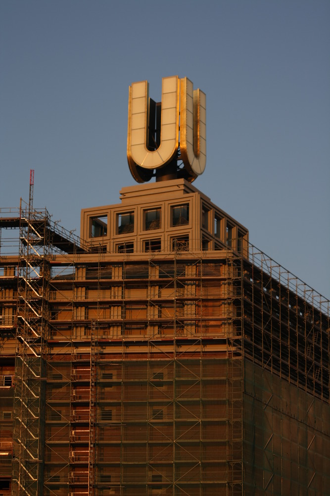 Dortmunder U-Turm im Abendrot