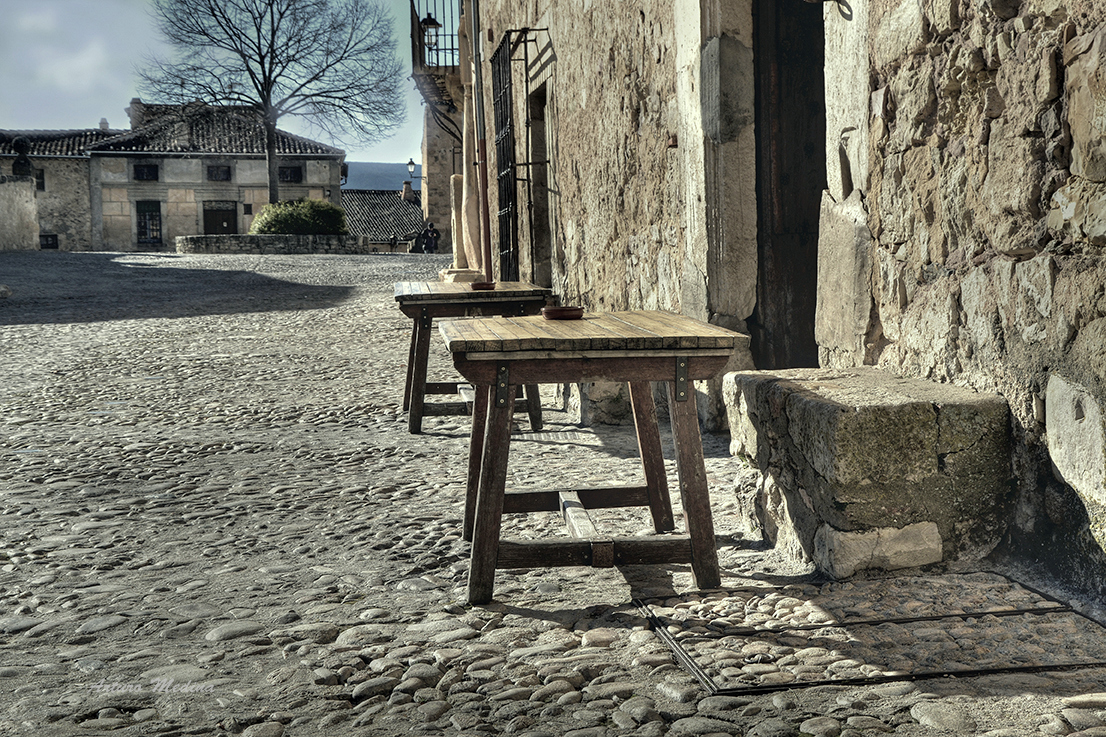 DOS MESAS EN PEDRAZA