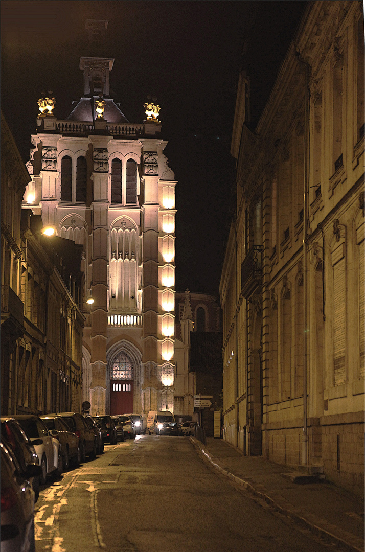 DOUAI , LA RUE DU CLOCHER ST PIERRE