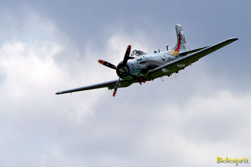 Douglas AD 7 Skyraider (2)