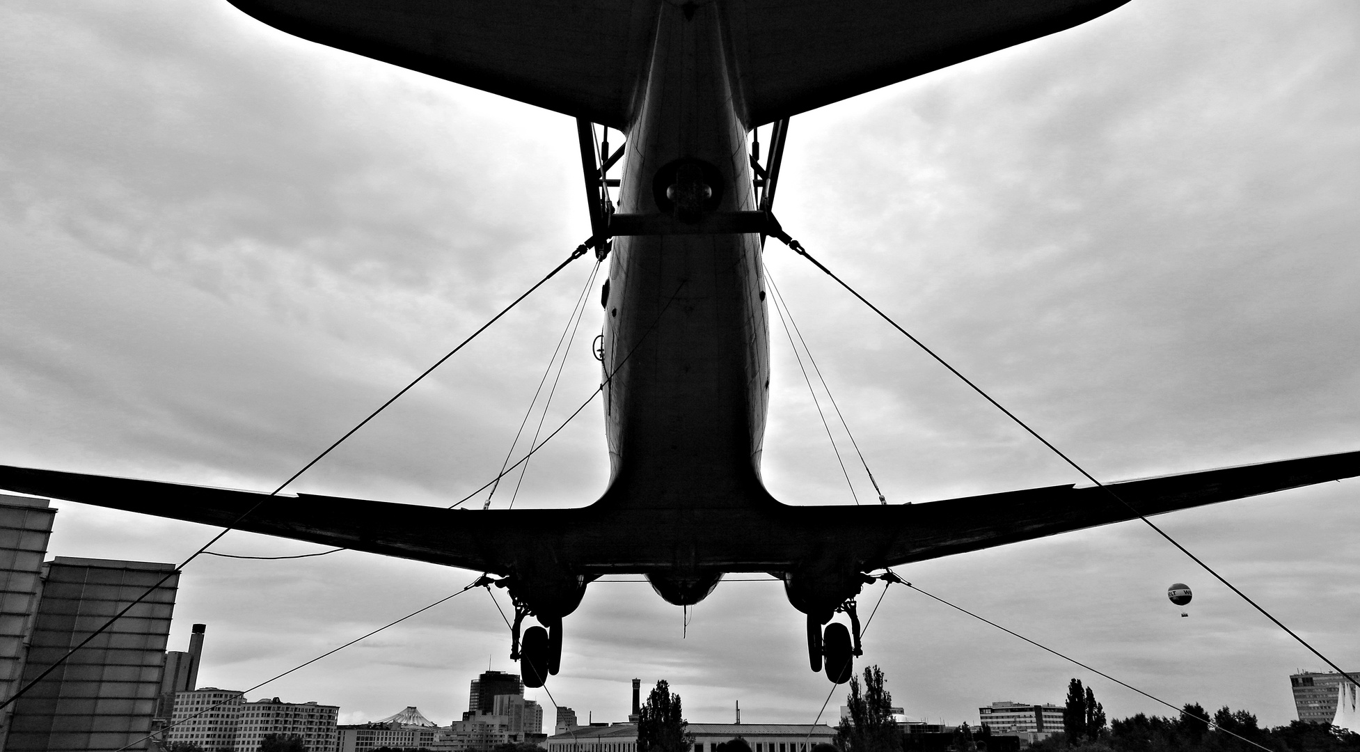 DOUGLAS C- 47 (3)