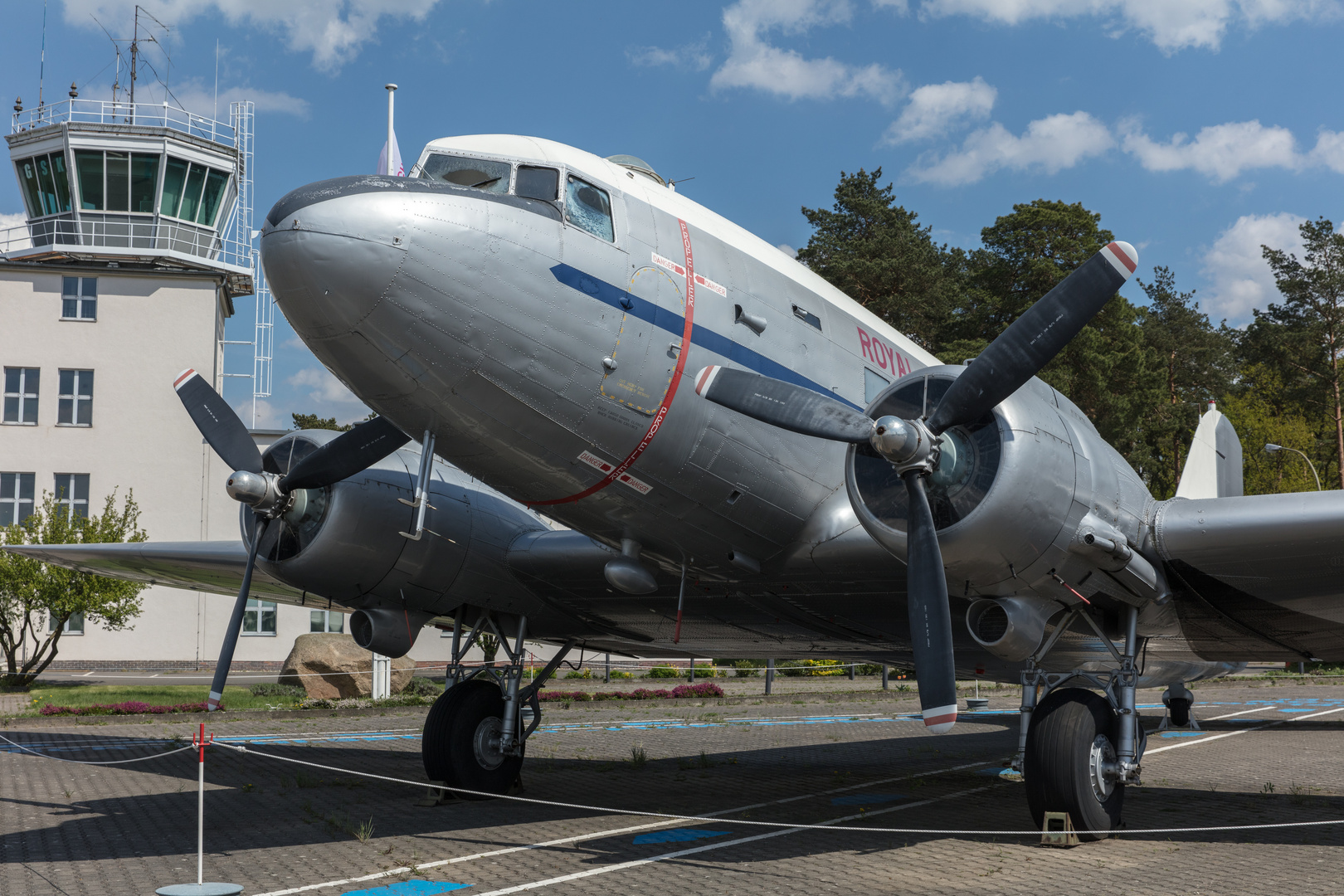 Douglas C-47B 20DK "Dakota" 