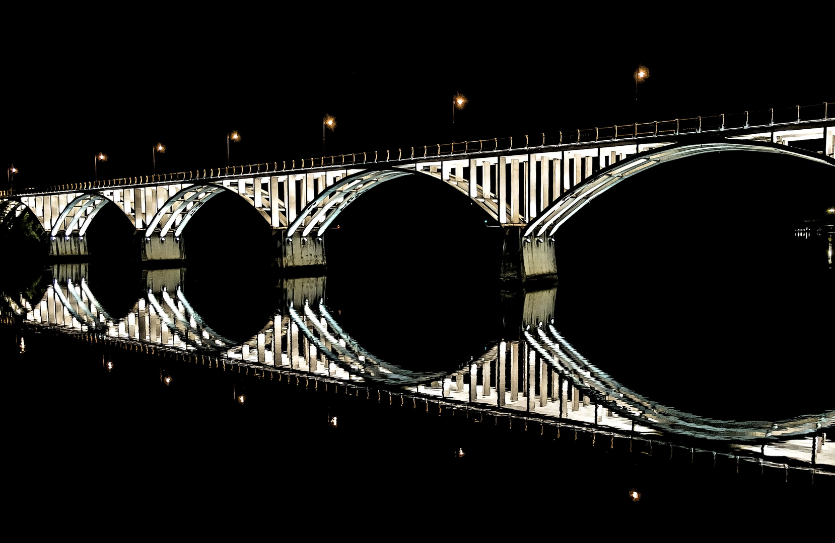 Douro-Brücke nachts