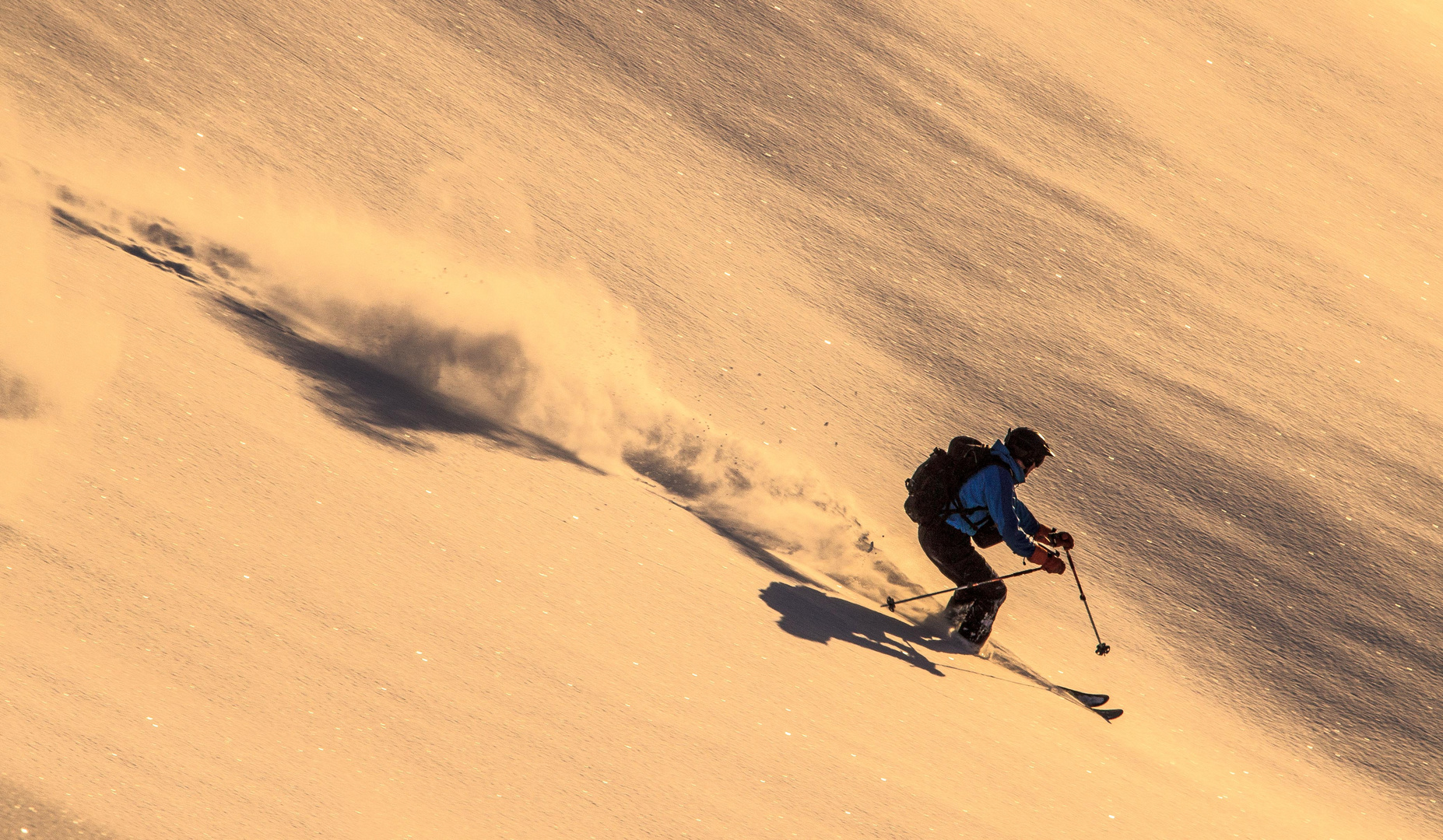 Downhill im Sonnenuntergang