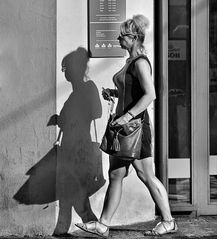 Downtown People - Shadow On The Wall