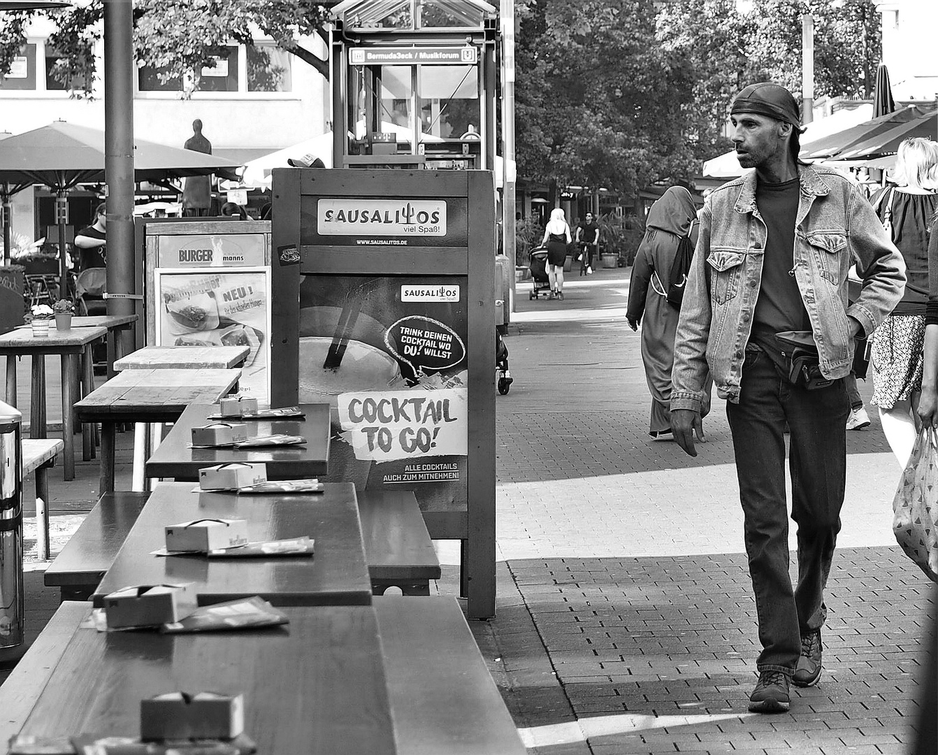 Downtown People - Strolling Around