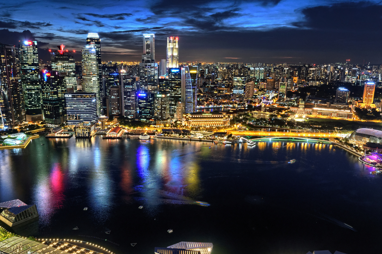 Downtown Singapur kurz nach Sonnenuntergang  