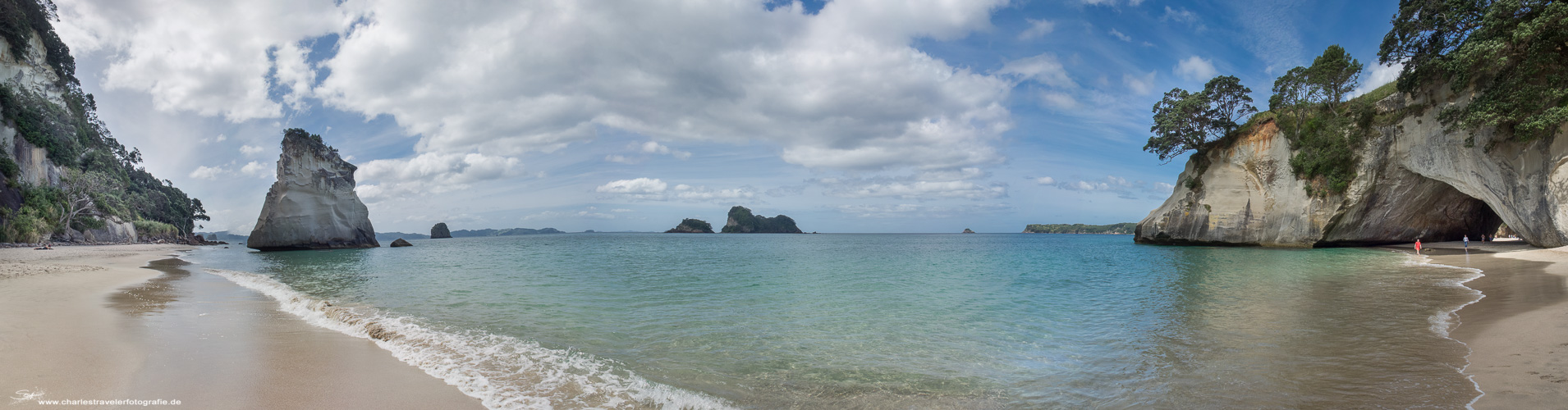 DownUnder [40] – Cathedral Cove Beach