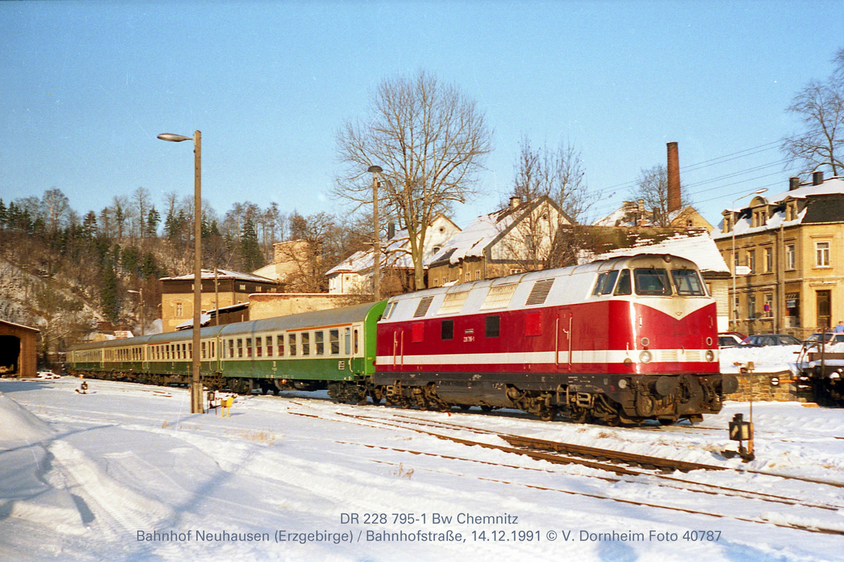 DR 228 795 am 14.12.1991 Neuhausen (Erzgebirge)