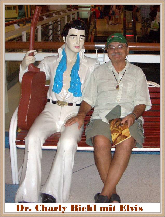 Dr. Charly mit Elvis im Ripley in Pattaya - Believe it or not...