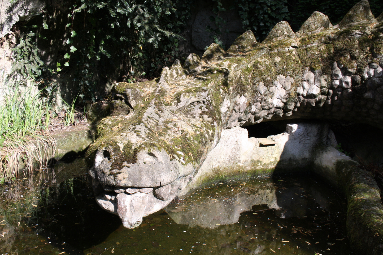 Drache an der Nibelungenhalle