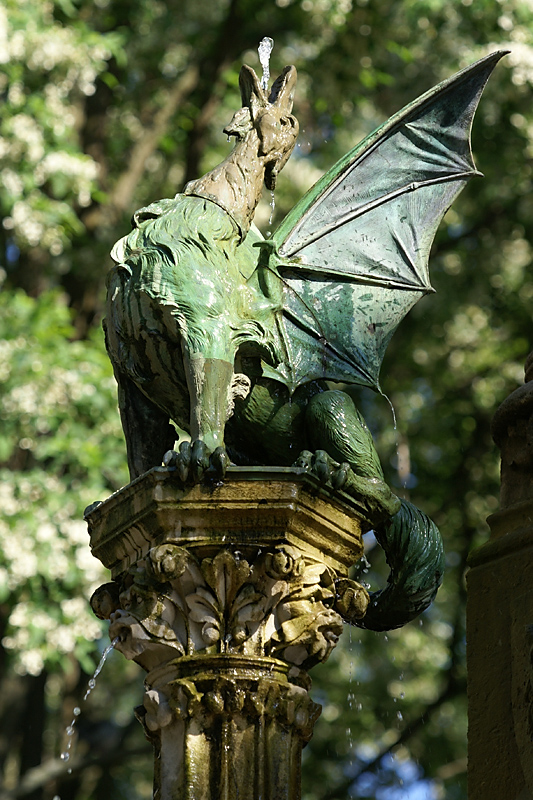 Drachen am Heinrichsbrunnen