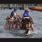 Drachenboot im Rennen 