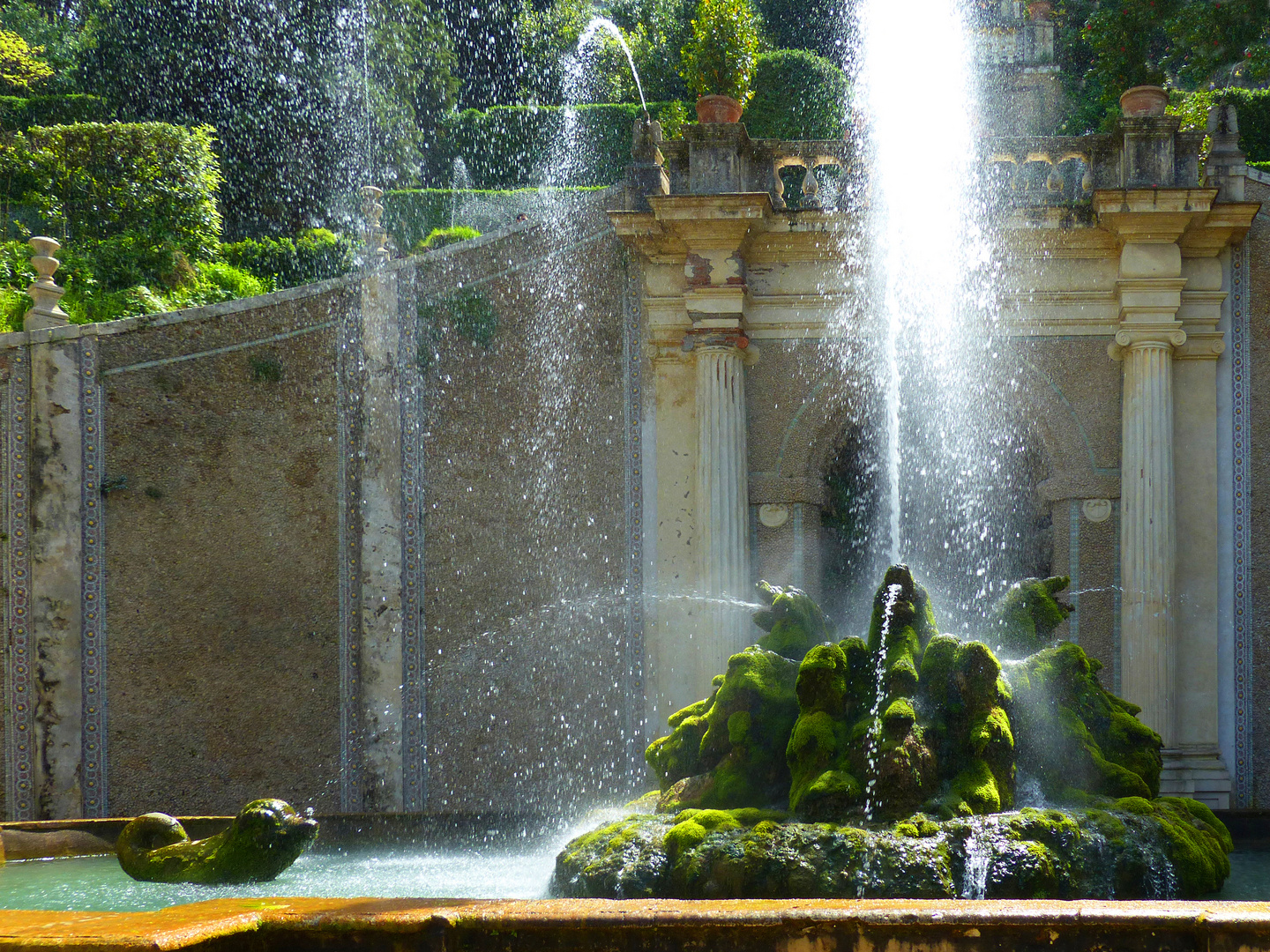 Drachenbrunnen von unten