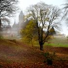 Drachenburg als Kulisse für den Herbst