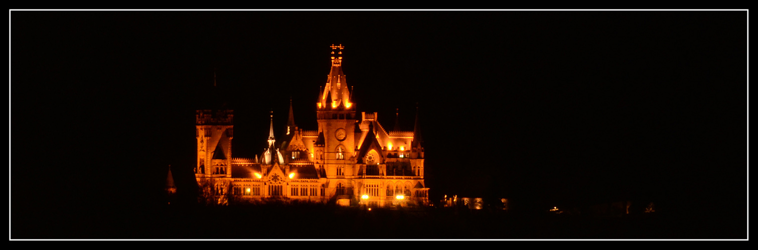 Drachenburg bei Nacht