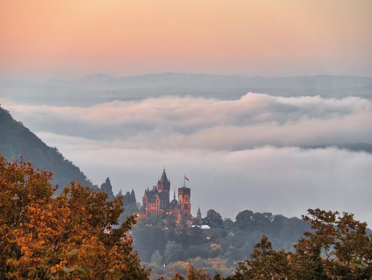 Drachenburg bei Sonnenaufgang