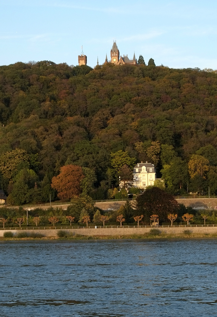 Drachenburg im Herbst