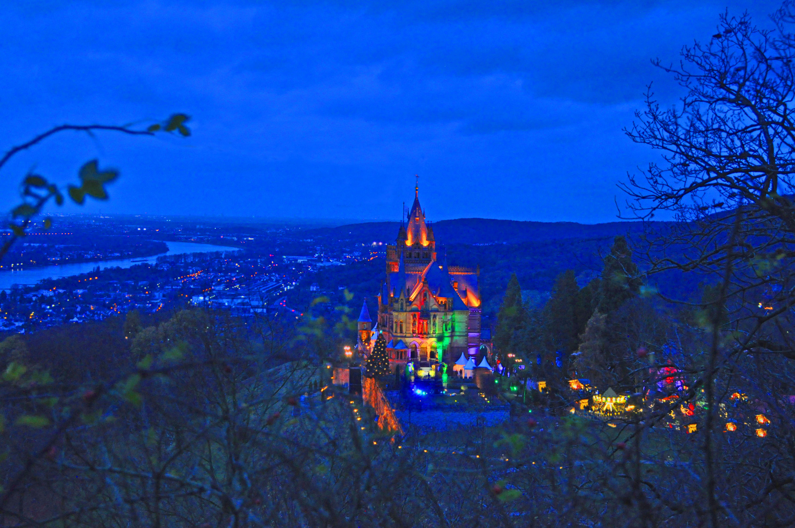 Drachenburg mit Weihnachtsmarkt 2015