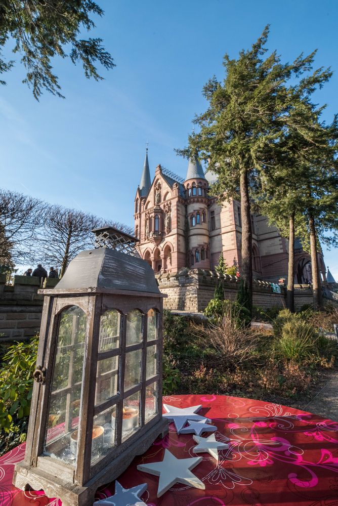 Drachenburg mit Weihnachtsmarkt