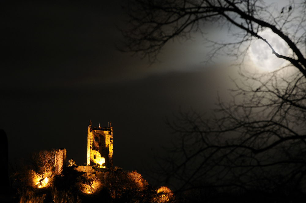 Drachenfels im Mondlicht