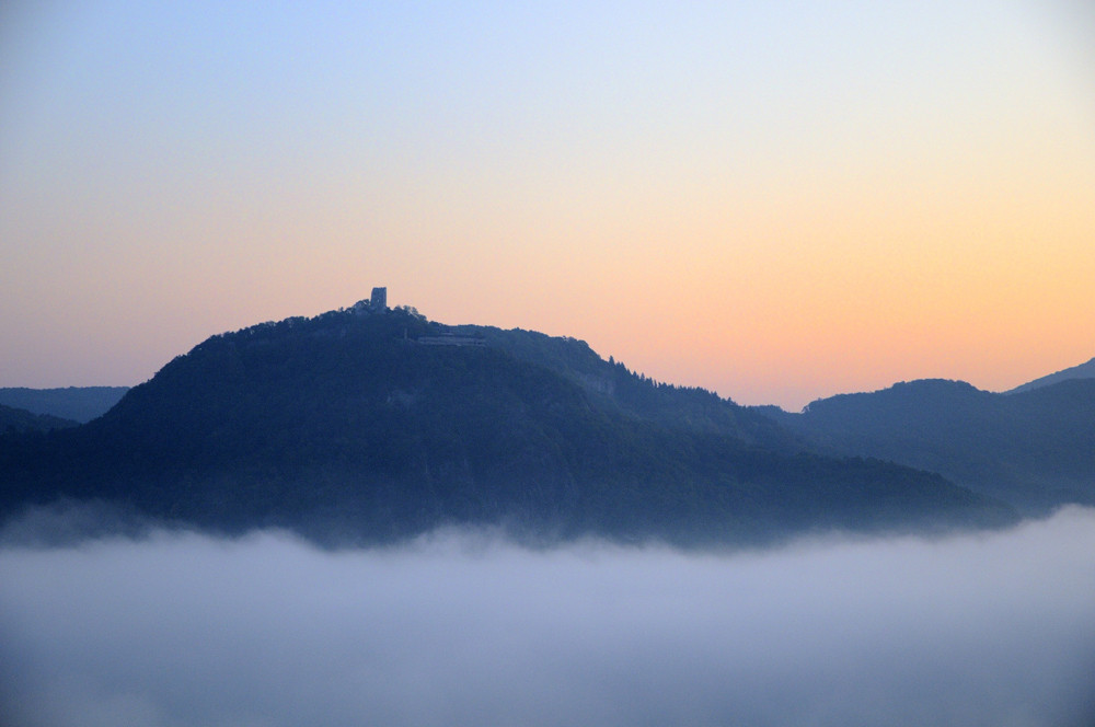 Drachenfels im Morgenlicht