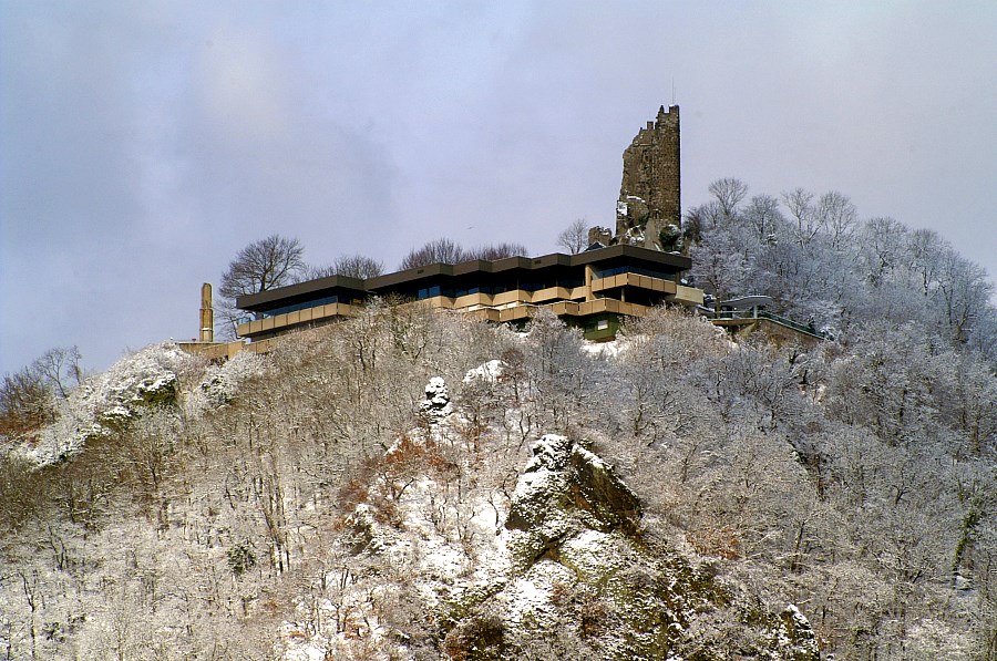 Drachenfels im Schnee