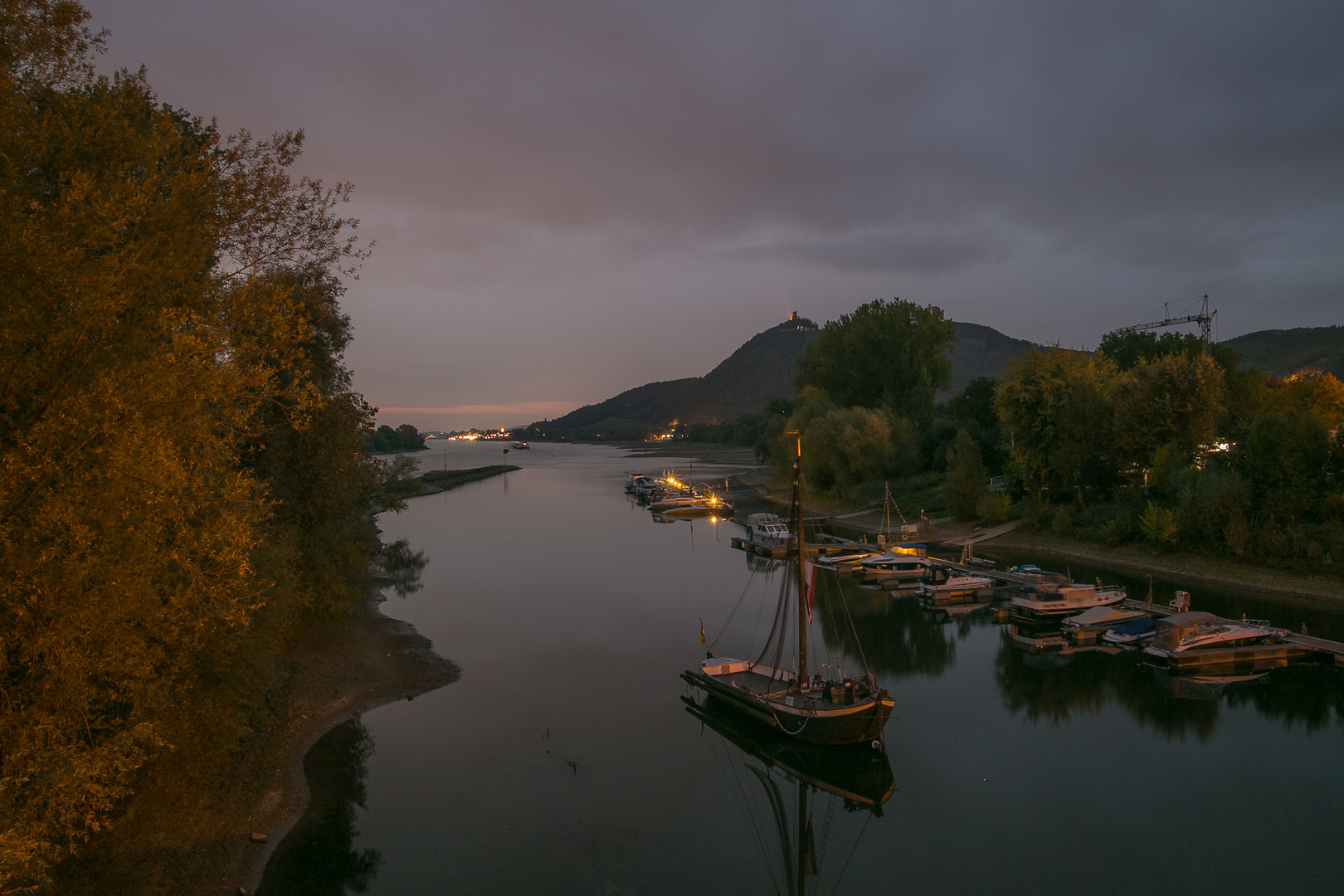 Drachenfels mit Boot