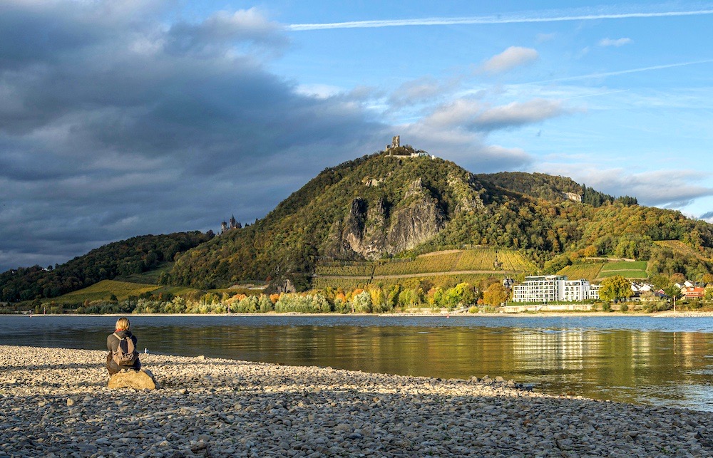 Drachenfels und Drachenburg am Rhein  