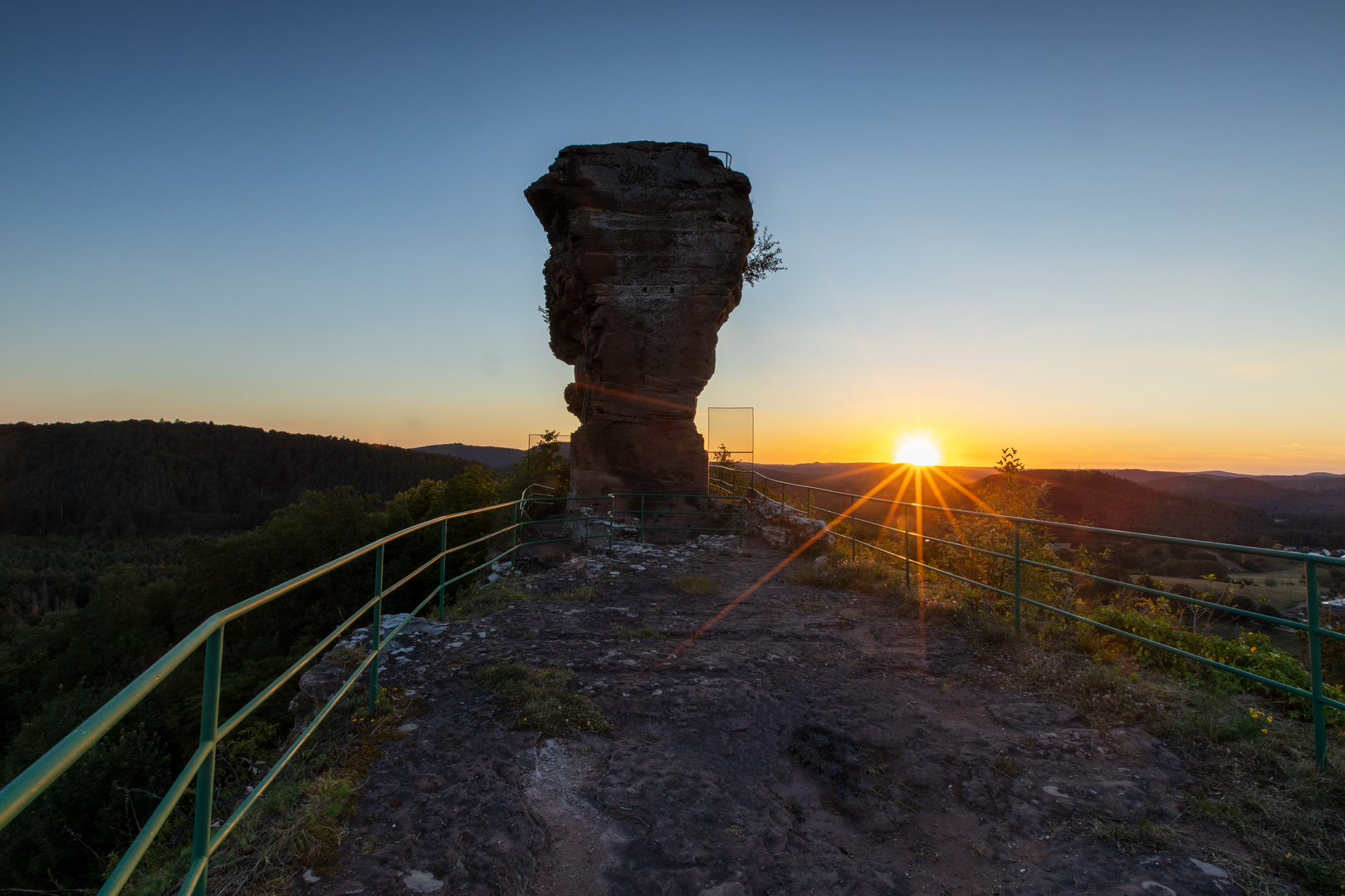 Drachenfels zum Sonnenuntergang 