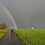 Drachenfliegen unterm  (doppeltem)Regenbogen