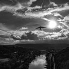 Drachenflieger über der Weser
