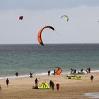 Drachensteigen am Strand