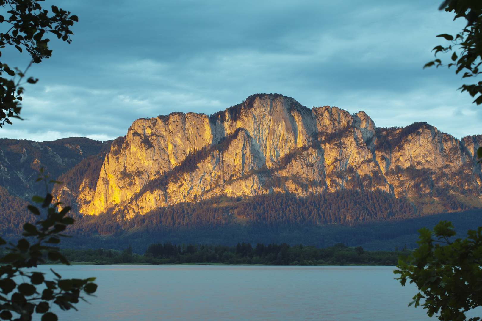 Drachenwand vom Ufer des Mondsees