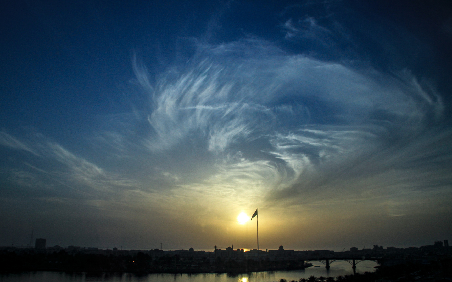 Drachenwolke über Sharjah