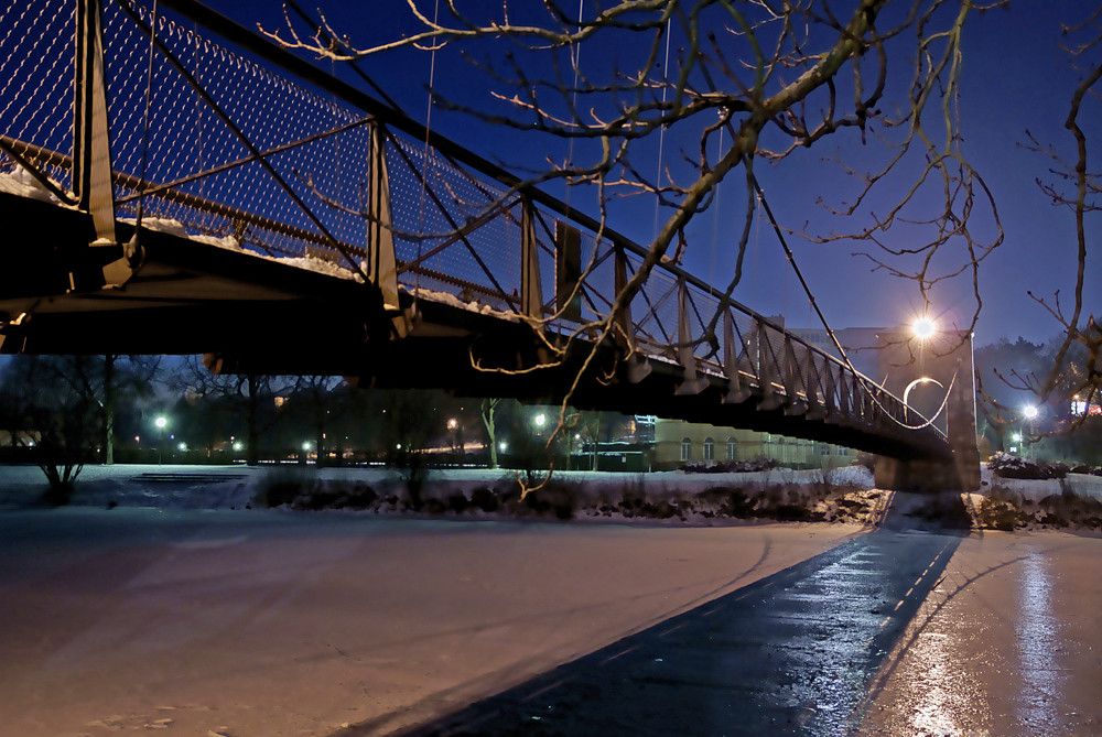 Drahtbrücke bei Nacht - veränderte Farbtemperatur