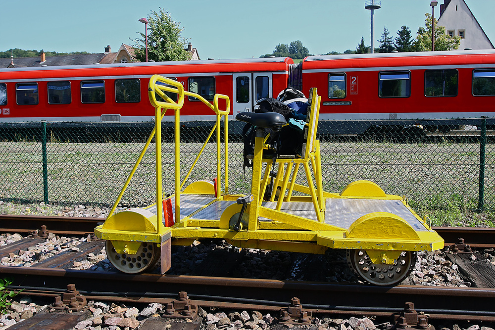 Draisine versus Regionalbahn