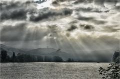 Dramatik um die Marksburg am Rhein